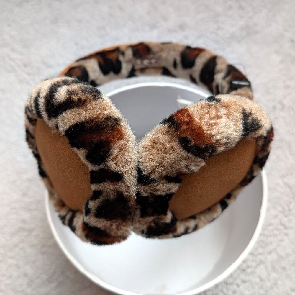 NWT UGG Shearling & Suede Earmuffs in Leopard - Picture 2 of 14